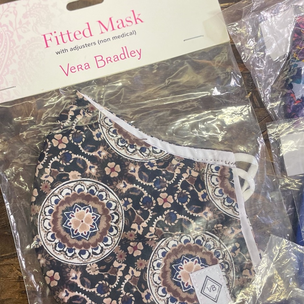 Vera Bradley Face Masks BRAND NWT - Picture 1 of 8